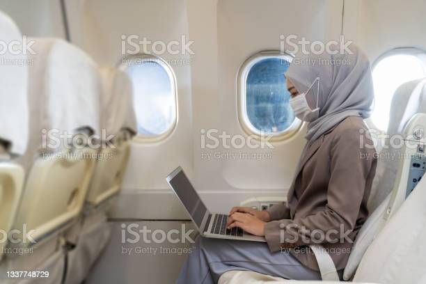 asian-muslim-business-woman-in-hijab-headscarf-wearing-protective-picture-id1337748729?s=612x612